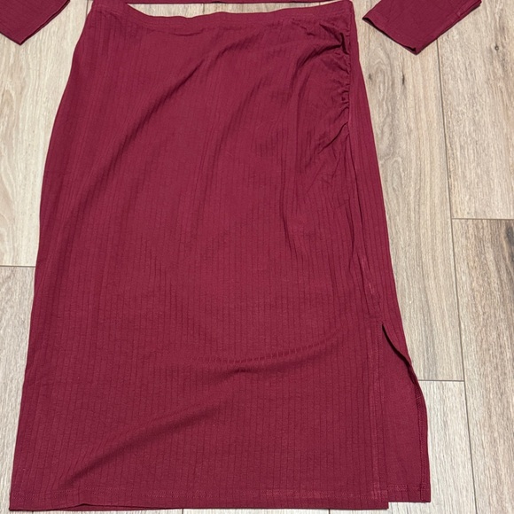 Pretty garden NWT XL Burgundy RIBBED Knit SLIT RUCHED Skirt and top set - Picture 3 of 6